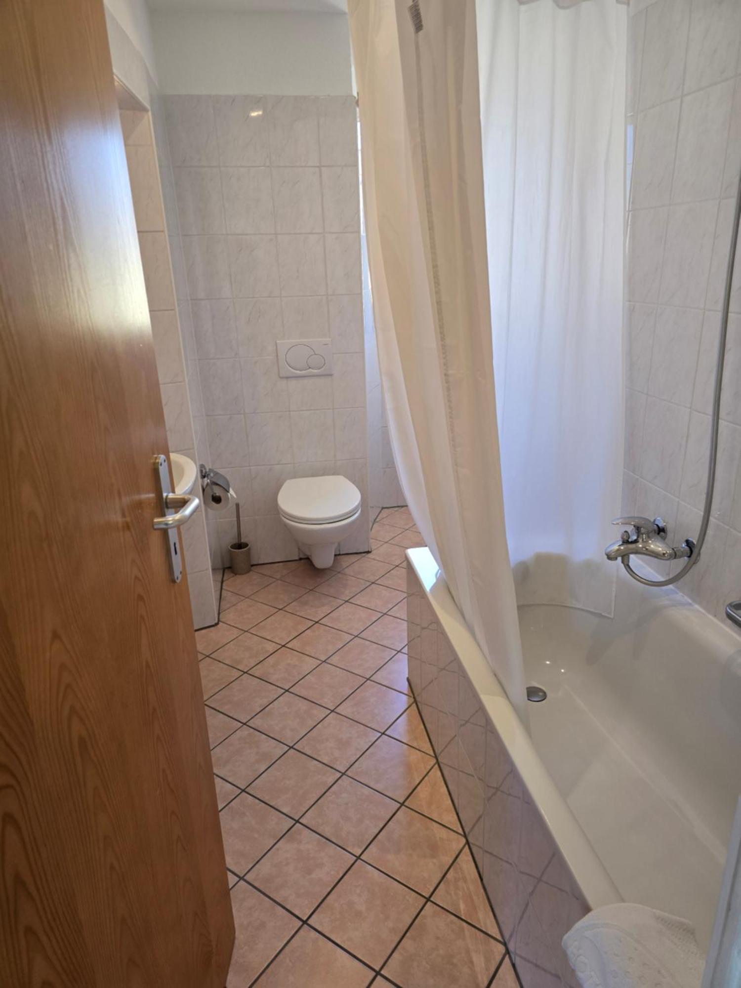 Depandance Garni Golf Appartement Ascona Buitenkant foto