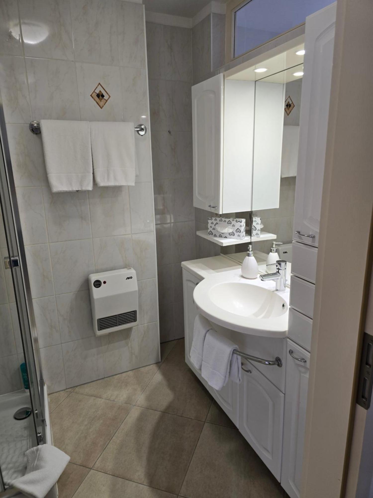 Depandance Garni Golf Appartement Ascona Buitenkant foto
