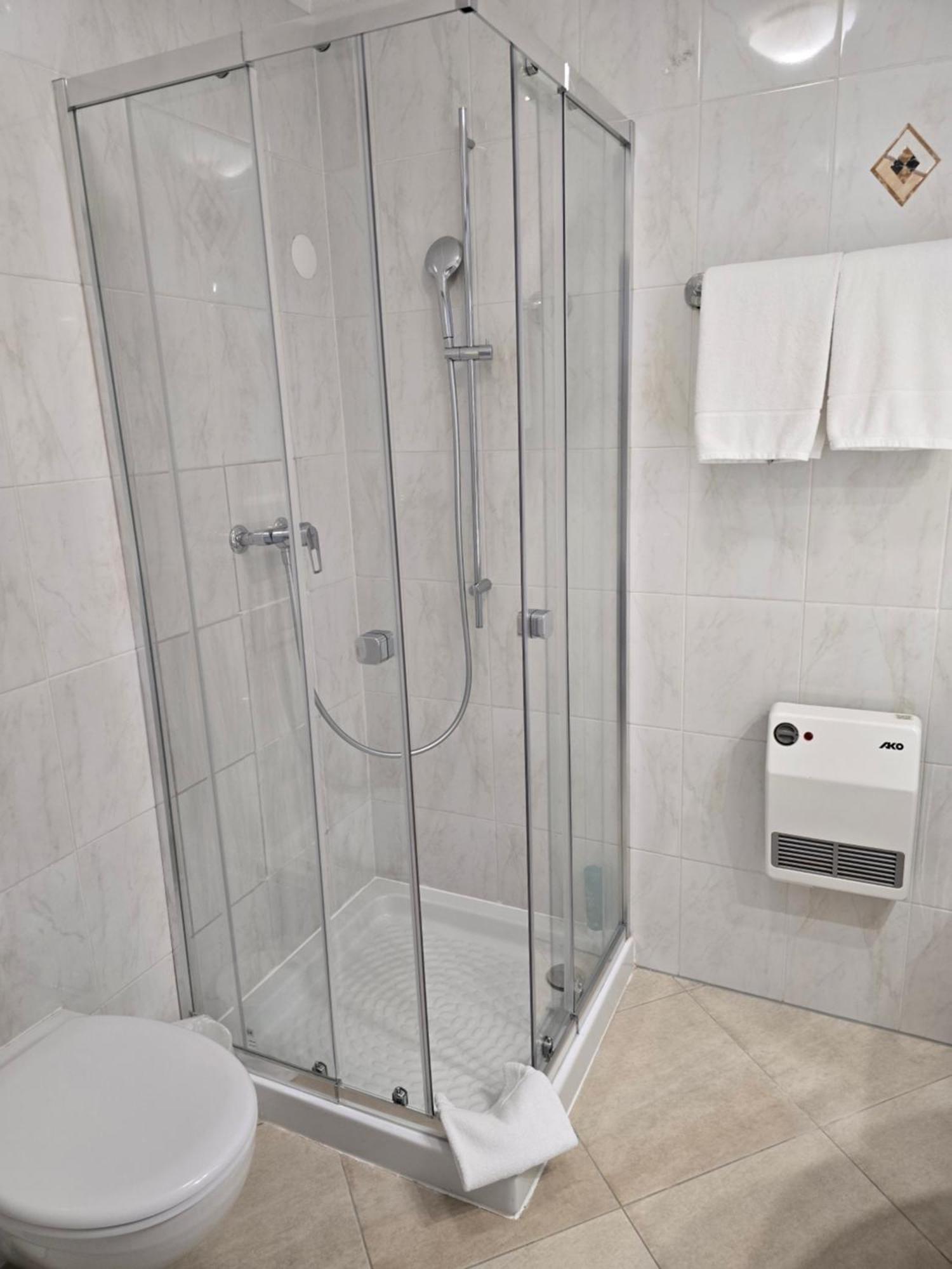 Depandance Garni Golf Appartement Ascona Buitenkant foto